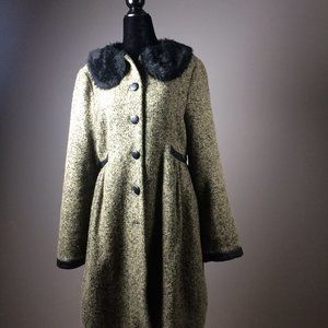 Green and black Coat with round faux fur collar